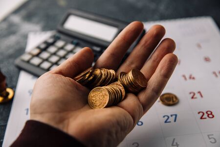 Finanzielle Gleichberechtigung in der Ehe: Traditionelle und moderne Ansätze im deutschen Alltag