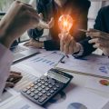 Silber als Investmentoption: Industrielle Nachfrage, Preiseinschätzung und Lagerungsformen