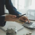 Zinsvergleich bei Krediten: Wie Sie tausende Euro sparen können