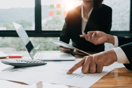 Vergleich: Schuldenregulierung durch außergerichtliche Einigung vs. Insolvenzverfahren