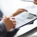 Die SCHUFA-Klausel im Alltag: Worauf Sie im Vertrag achten sollten