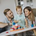 Reiseschutz für Familien: Die besten Reiserücktritts- und Auslandskrankenversicherungen für Eltern und Kinder