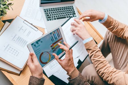 Zusammenarbeit zwischen traditionellen Banken und Impact-Investoren: Potenziale und Grenzen